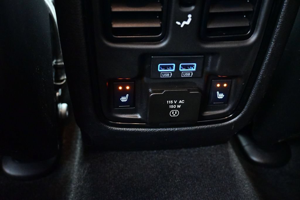 Used 2022 Dodge Durango R/T w/ Tow 'N Go Package AWD/4WD image 40