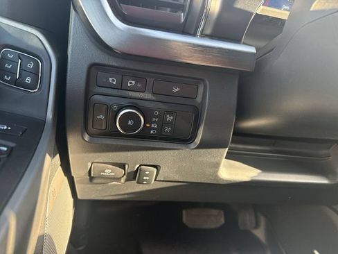 Used 2024 Ford F250 Lariat w/ Black Appearance Package AWD/4WD image 18