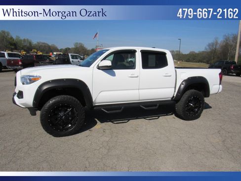 Used 2022 Toyota Tacoma SR image 5