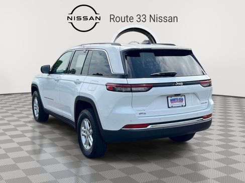 Used 2023 Jeep Grand Cherokee Laredo AWD/4WD image 3