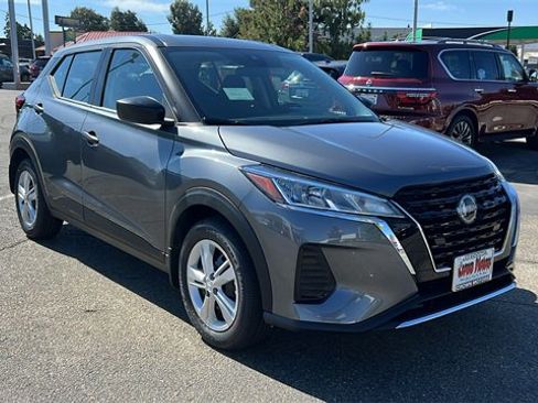 New 2025 Nissan Kicks Play S image 2