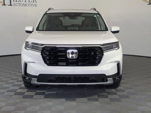 Used 2025 Honda Pilot Elite image 3