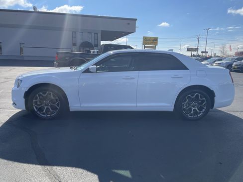 Used 2015 Chrysler 300 S image 5