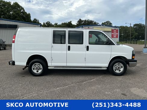 Used 2015 GMC Savana 2500 RWD image 6