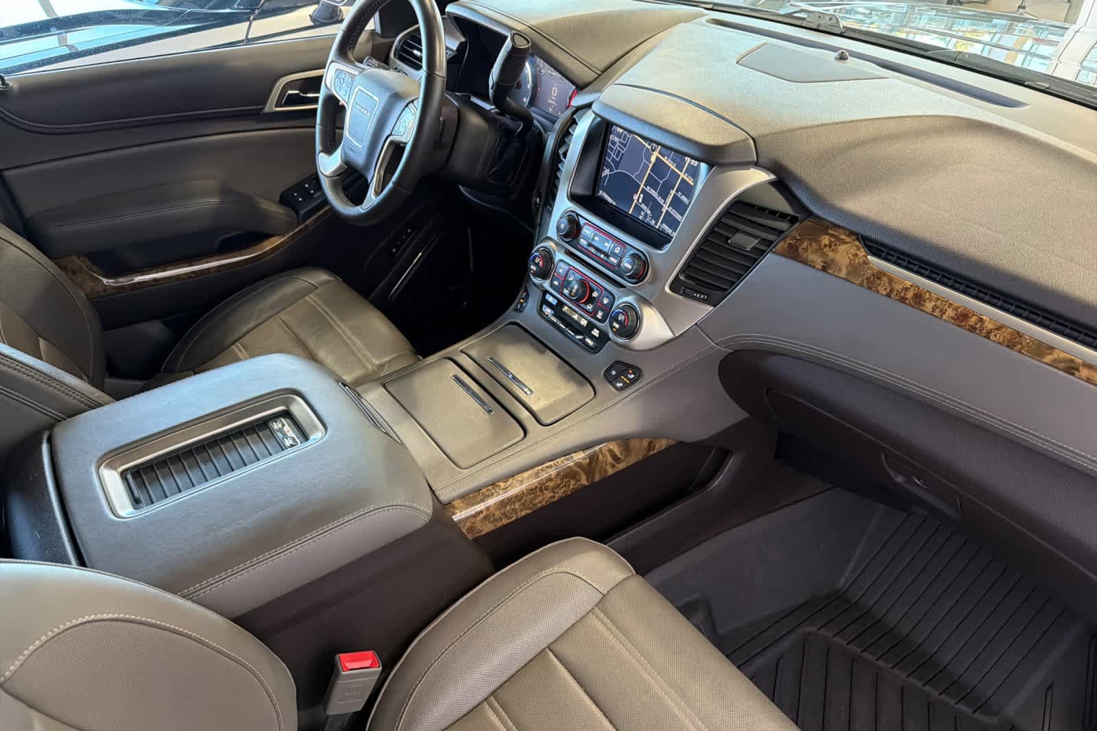 Used 2015 GMC Yukon Denali w/ Premium Package AWD/4WD image 19