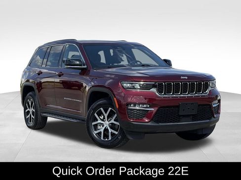 Used 2025 Jeep Grand Cherokee Limited w/ Trailer Tow Package AWD/4WD image 2