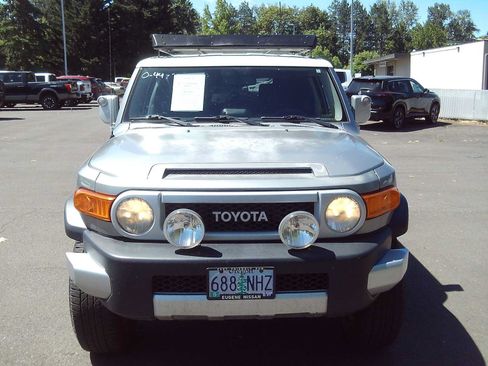 Used 2011 Toyota FJ Cruiser 4WD w/ Convenience Pkg image 8