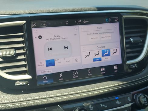 Used 2021 Chrysler Pacifica Touring-L w/ Uconnect Theater Family Group AWD/4WD image 27