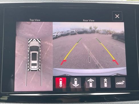 Used 2024 Chrysler Pacifica Premium FWD image 5
