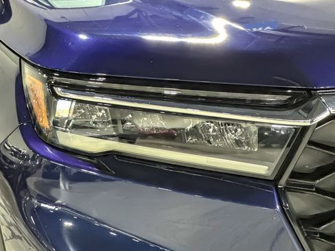 Used 2024 Honda Pilot Touring image 10