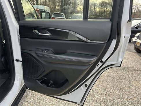 Certified 2023 Jeep Grand Cherokee Altitude image 22