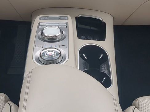 Used 2023 Genesis GV70 2.5T w/ Advanced Package image 18