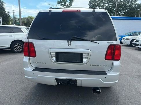 Used 2005 Lincoln Navigator Luxury AWD/4WD image 9
