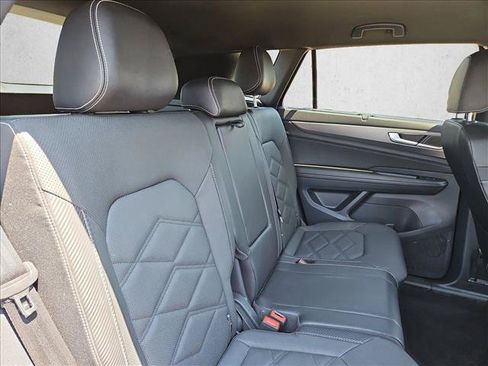 Used 2025 Volkswagen Atlas Cross Sport SE FWD image 20