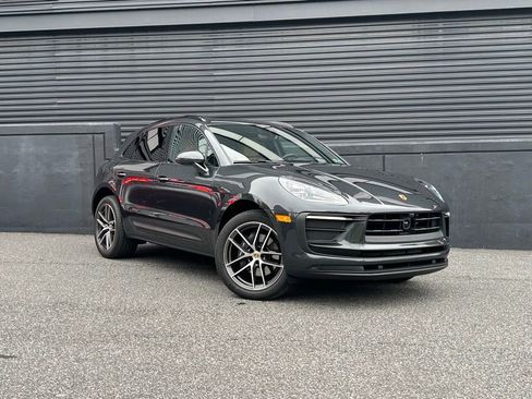 Certified 2026 Porsche Macan image 12