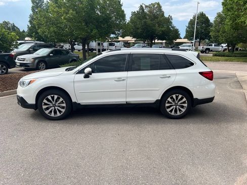 Used 2017 Subaru Outback 3.6R Touring AWD/4WD image 2