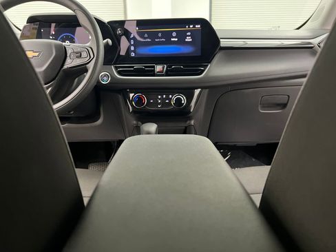 Used 2025 Chevrolet TrailBlazer LT AWD/4WD image 35