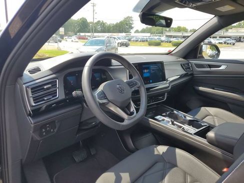 Used 2024 Volkswagen Atlas Cross Sport SE FWD image 24