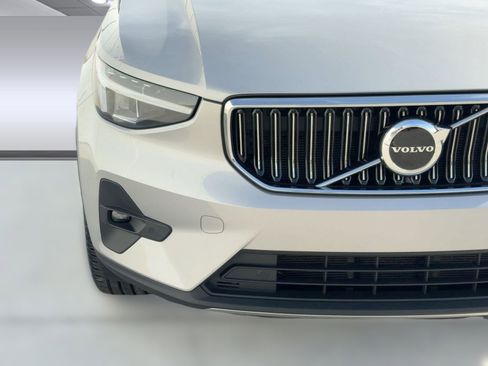 Certified 2023 Volvo XC40 B5 Plus w/ Protection Package Premier image 28