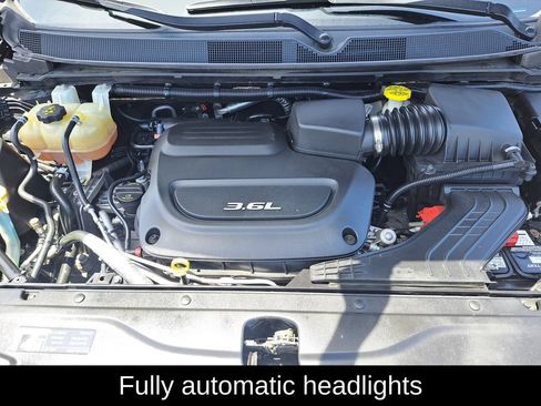 Used 2017 Chrysler Pacifica Touring-L FWD image 10
