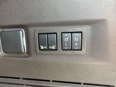 Used 2021 GMC Yukon Denali w/ Denali Premium Package AWD/4WD image 20