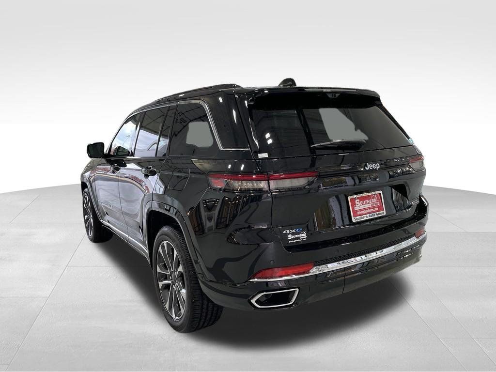 Used 2024 Jeep Grand Cherokee Overland w/ Advanced Protech Group III AWD/4WD image 8