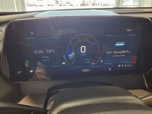 Used 2025 Chevrolet Traverse LT FWD image 17