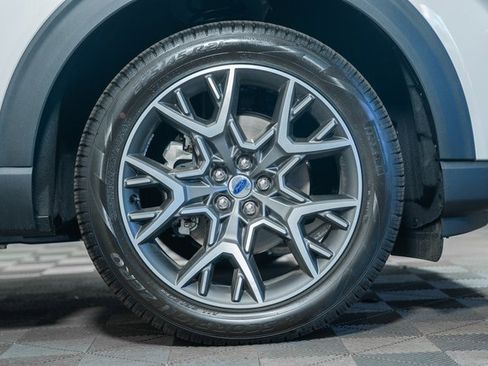 Used 2025 Ford Explorer Platinum w/ Ultimate Package image 21