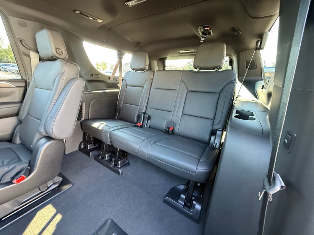 Used 2024 Chevrolet Suburban Z71 w/ Luxury Package AWD/4WD image 25