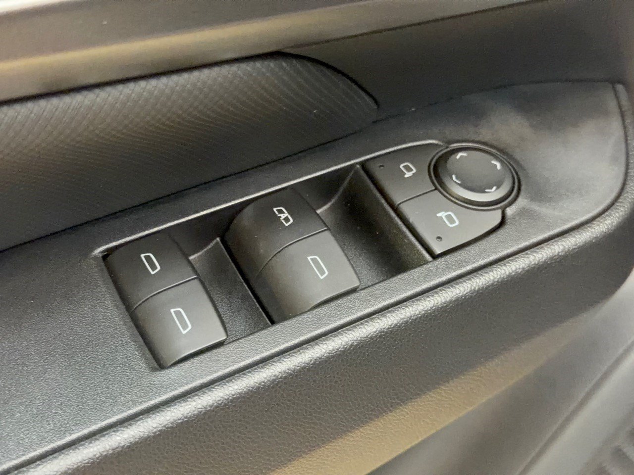 Used 2024 Chevrolet Equinox EV RS w/ Active Safety Package 3 FWD image 15