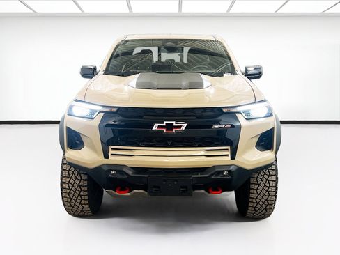 Used 2024 Chevrolet Colorado ZR2 w/ Technology Package AWD/4WD image 2