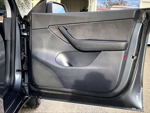 Used 2020 Tesla Model Y Long Range image 22