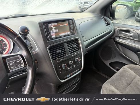 Used 2019 Dodge Grand Caravan SE FWD image 18