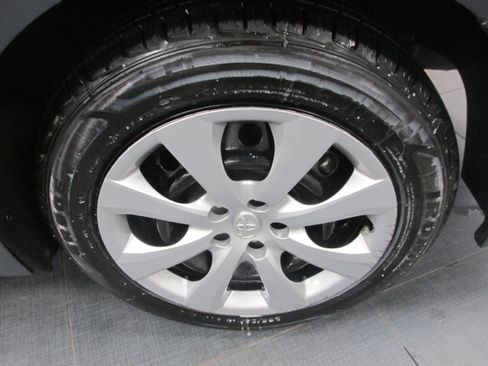 Used 2023 Toyota Corolla LE FWD image 13