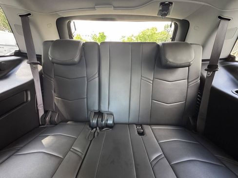 Used 2015 Cadillac Escalade Luxury AWD/4WD image 13