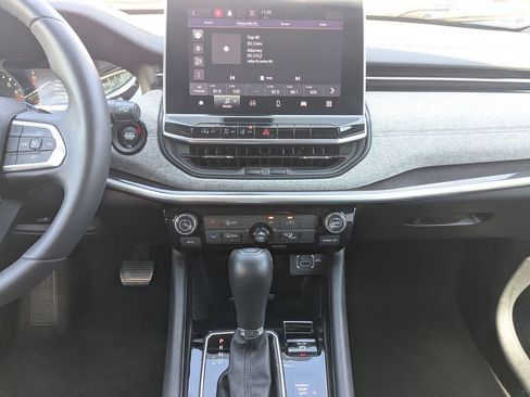 Used 2023 Jeep Compass Latitude image 13