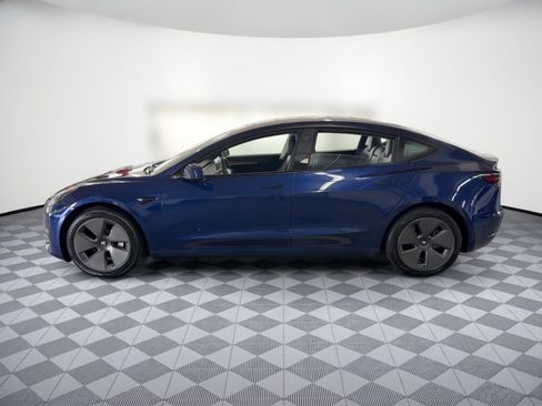 Used 2023 Tesla Model 3 Standard Range RWD image 2