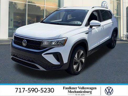 Used 2024 Volkswagen Taos SE image 1