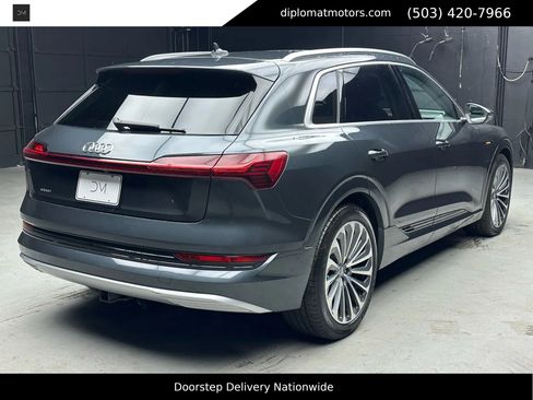 Used 2019 Audi e-tron Prestige w/ Prestige Package image 7