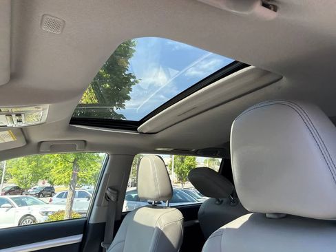 Used 2019 Toyota Highlander XLE FWD image 18