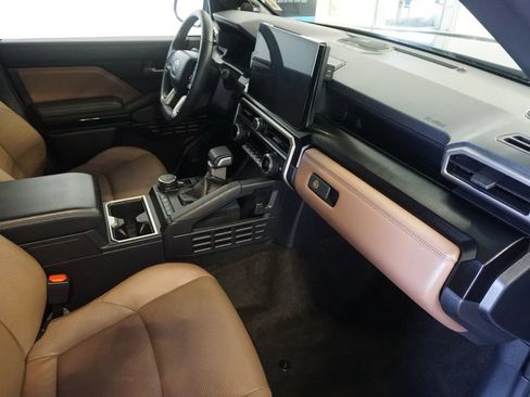 Certified 2025 Toyota 4Runner Limited AWD/4WD image 28