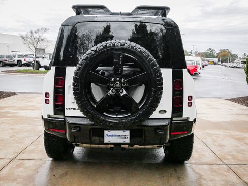 Used 2023 Land Rover Defender 90 X-Dynamic SE image 10