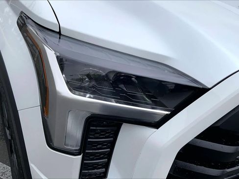 Used 2024 Toyota Tundra Limited AWD/4WD image 27