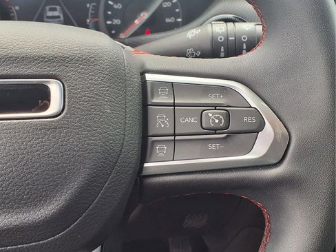 Used 2025 Jeep Compass Trailhawk AWD/4WD image 6