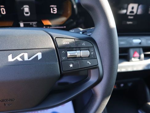 New 2025 Kia K4 LXS image 28