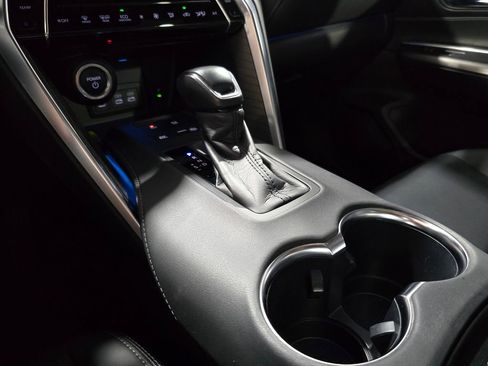 Used 2023 Toyota Venza Limited image 24