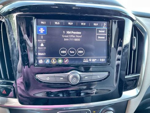 Used 2022 Chevrolet Traverse LS FWD image 14