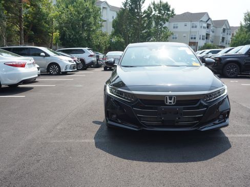Used 2022 Honda Accord Sport image 2