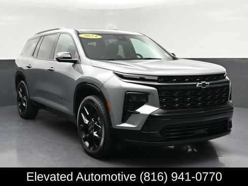 Used 2024 Chevrolet Traverse RS w/ LPO, Floor Liner Package AWD/4WD image 1