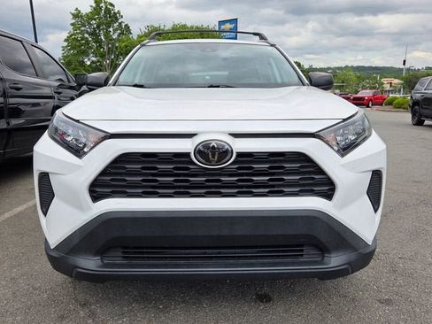 Used 2020 Toyota RAV4 LE FWD image 2